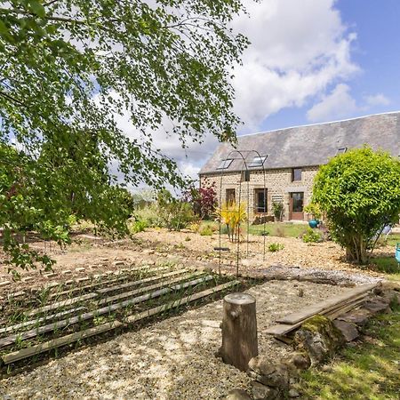 مبيت وإفطار Savigny-le-Vieux Le Jardin Des Fees المظهر الخارجي الصورة