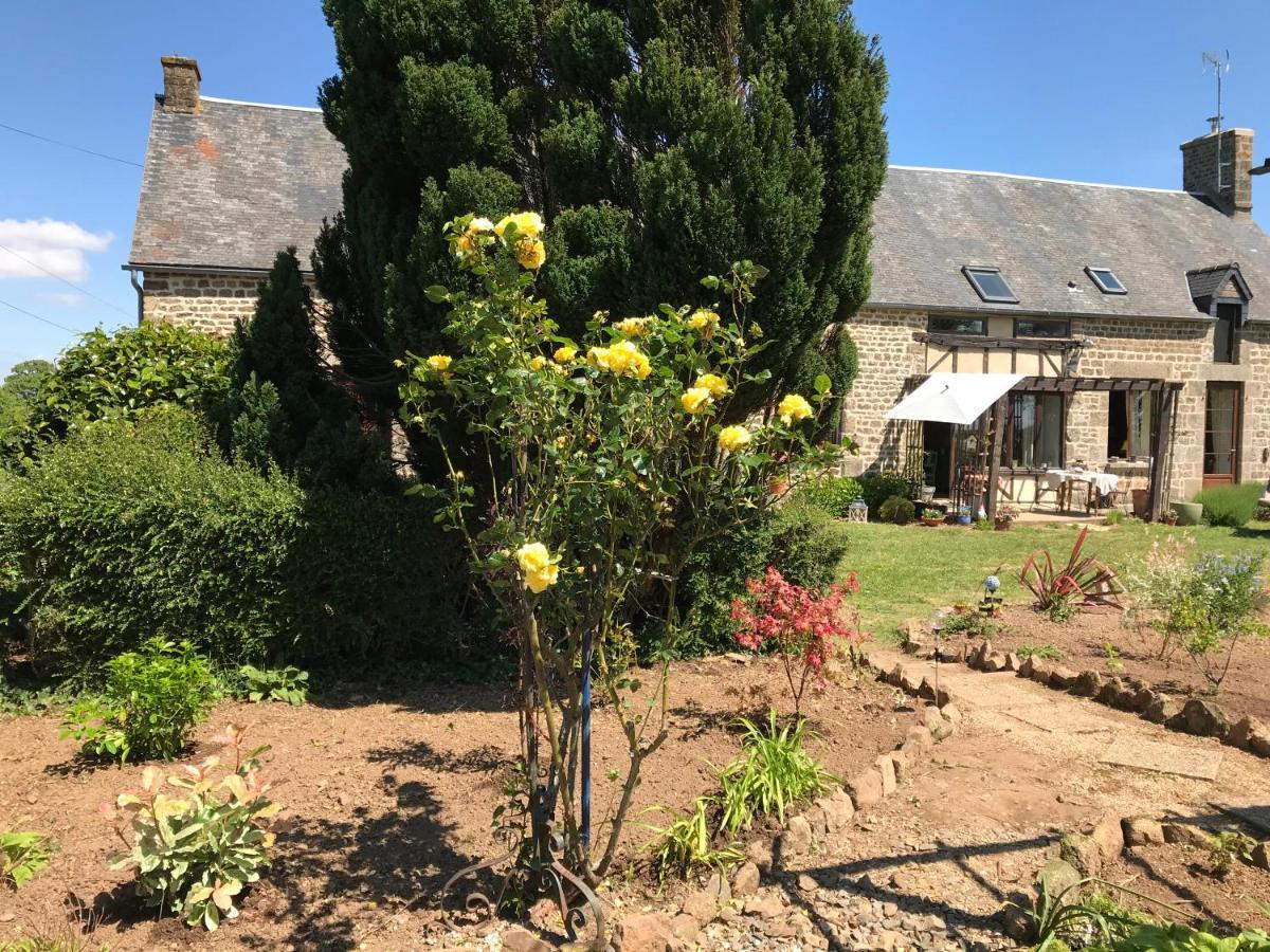 مبيت وإفطار Savigny-le-Vieux Le Jardin Des Fees المظهر الخارجي الصورة