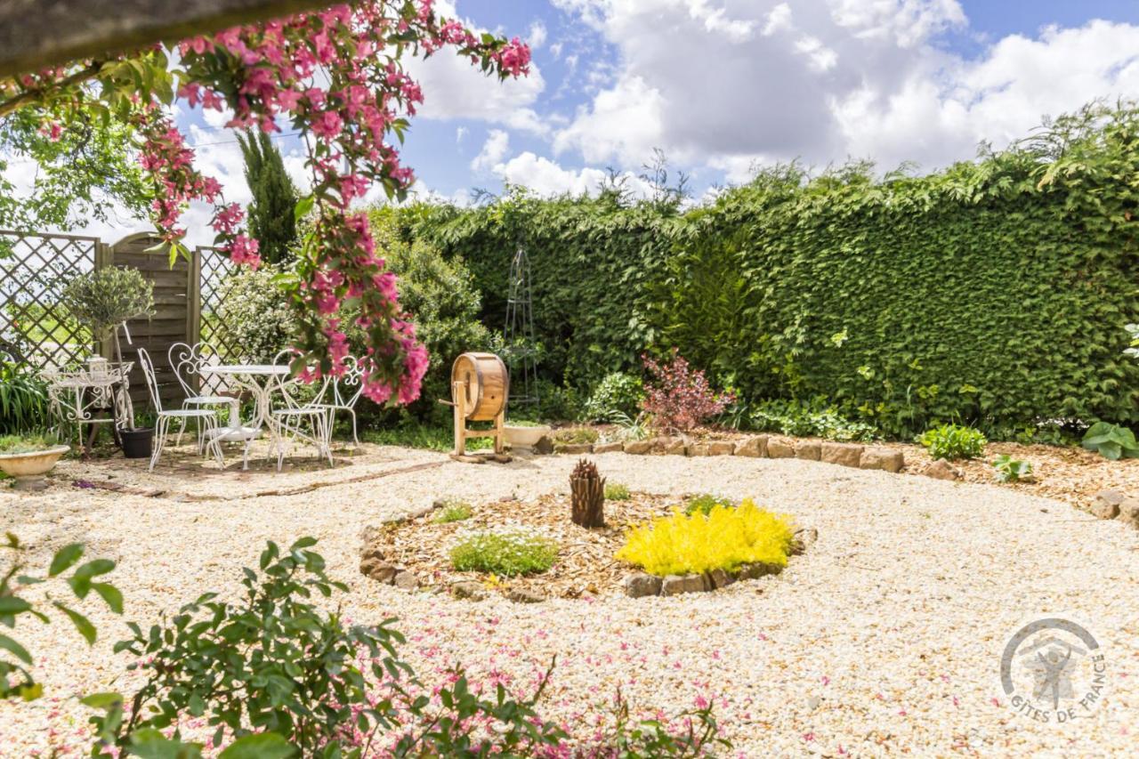 مبيت وإفطار Savigny-le-Vieux Le Jardin Des Fees المظهر الخارجي الصورة