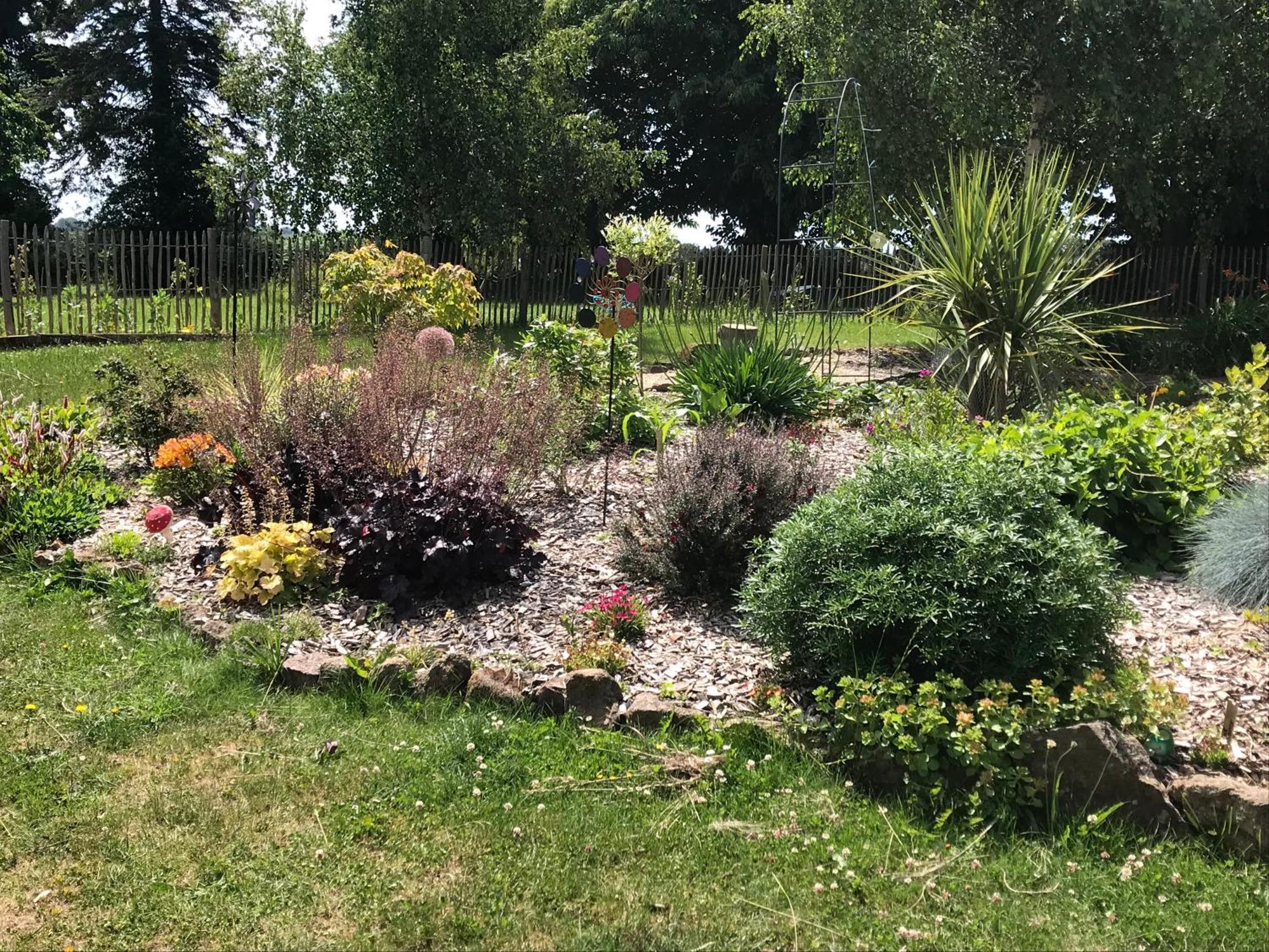 مبيت وإفطار Savigny-le-Vieux Le Jardin Des Fees المظهر الخارجي الصورة